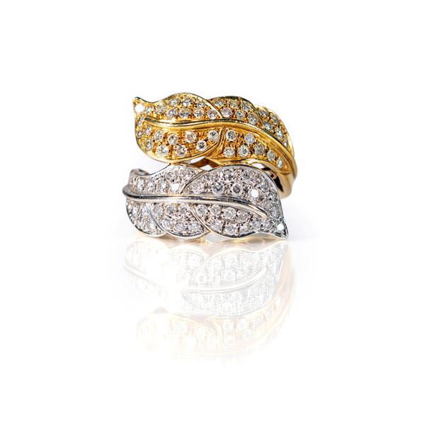 Anello contrariè in oro e brillanti