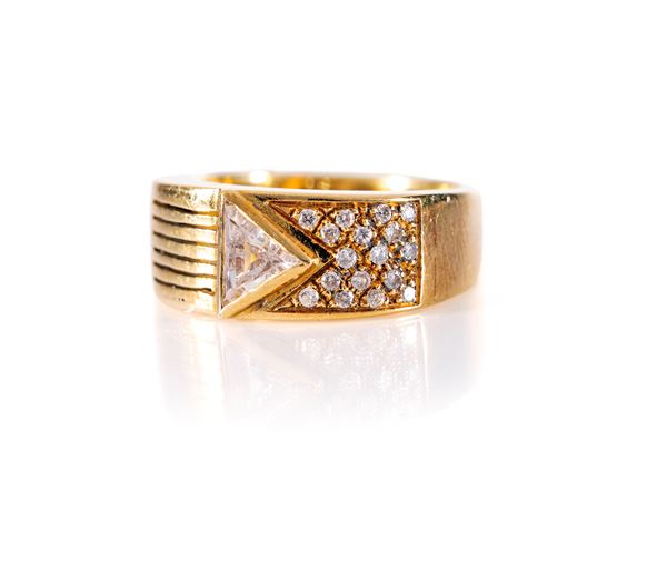 Furst, anello in oro e diamanti