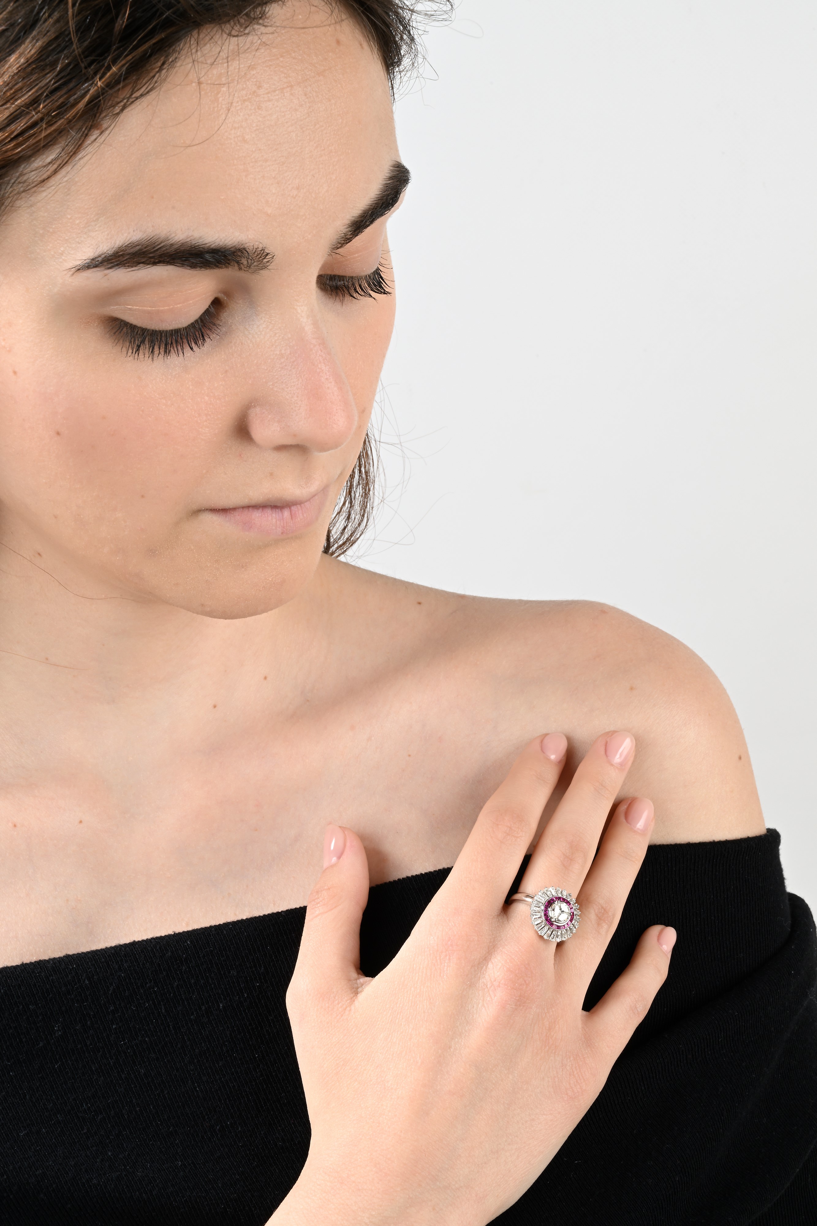 Anello a Fiore in Oro, Diamanti e Rubini