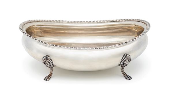Centrotavola ovale in argento 800/000