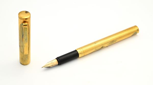 Dunhill - Penna stilografica in metallo dorato 
