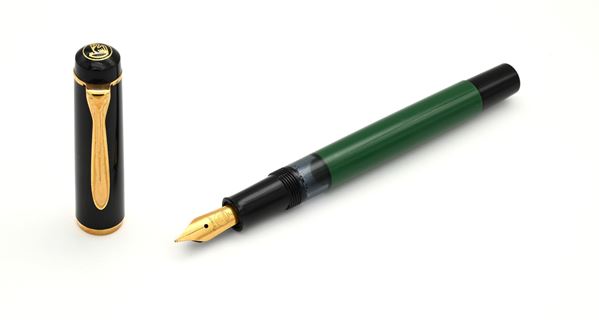 Pelikan M150 - Penna stilografica in resina nera e verde con particolari dorati