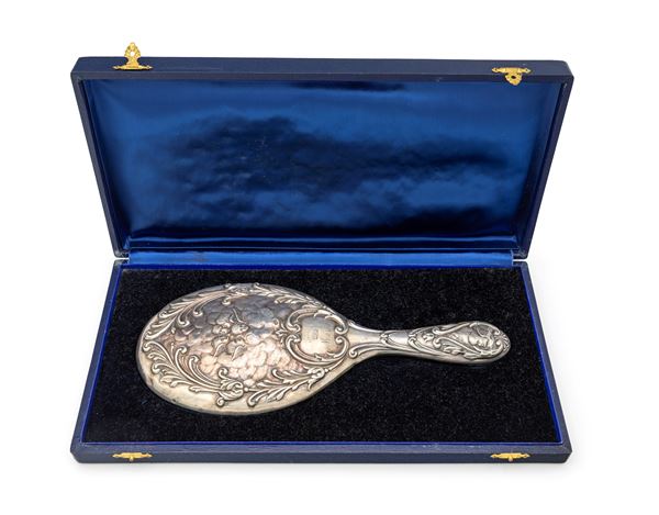 Specchio da toletta in lamina d'argento sbalzato, Birmingham, 1900ata,