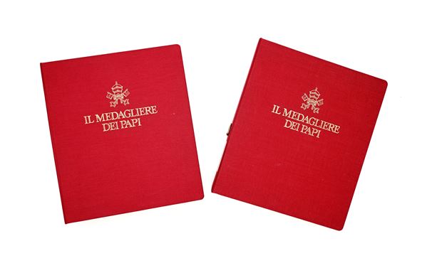 Il Medagliere dei Papi. Riproduzione di 264 ritratti di papi su dischi di argento 925/000 entro raccoglitori originali