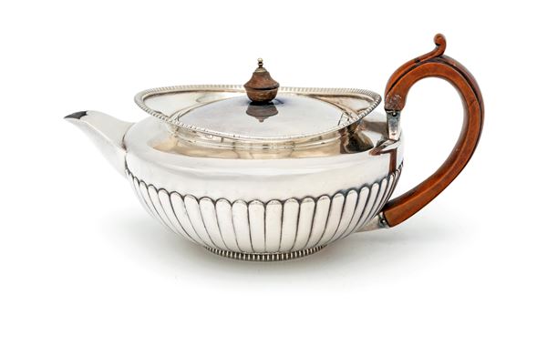 Teiera Giorgio III in argento, Londra, 1803, argentiere John Emes