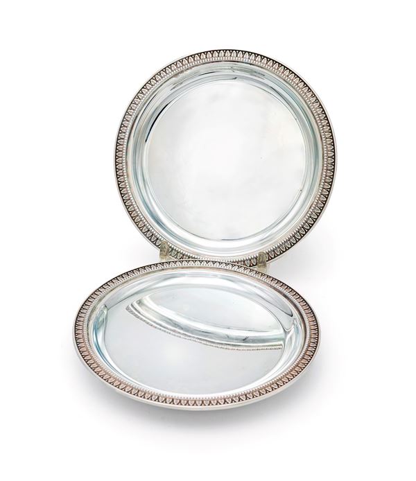 Coppia di piattini sottobottiglia in argento 800/000