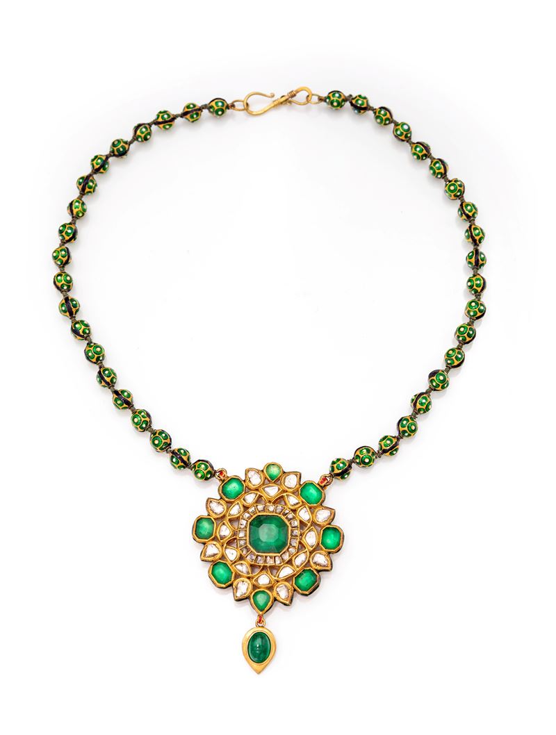 Pendente in Oro, Argento, Diamanti, Smeraldo, Pietre Verdi e Smalto