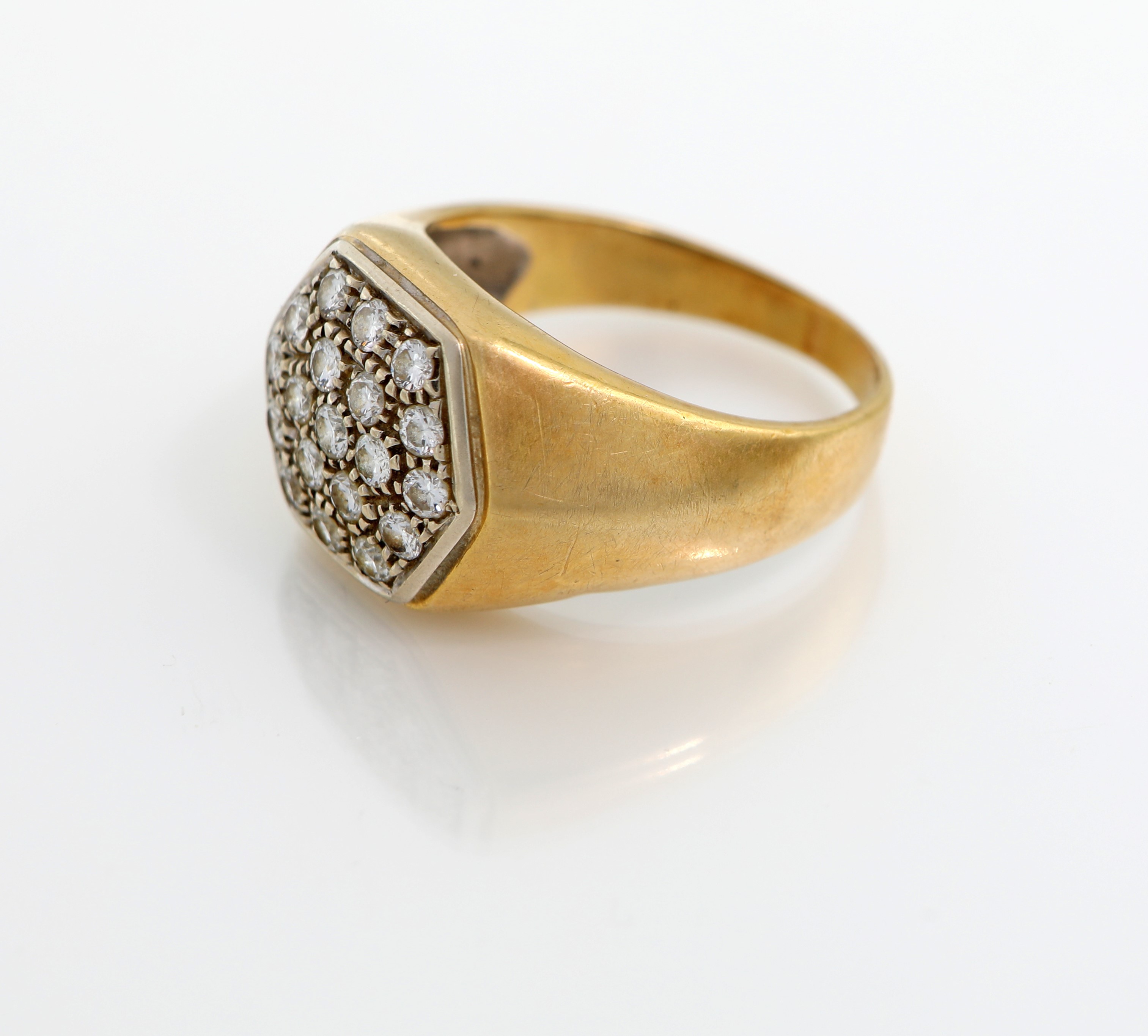 Anello a Sigillo in Oro e Brillanti