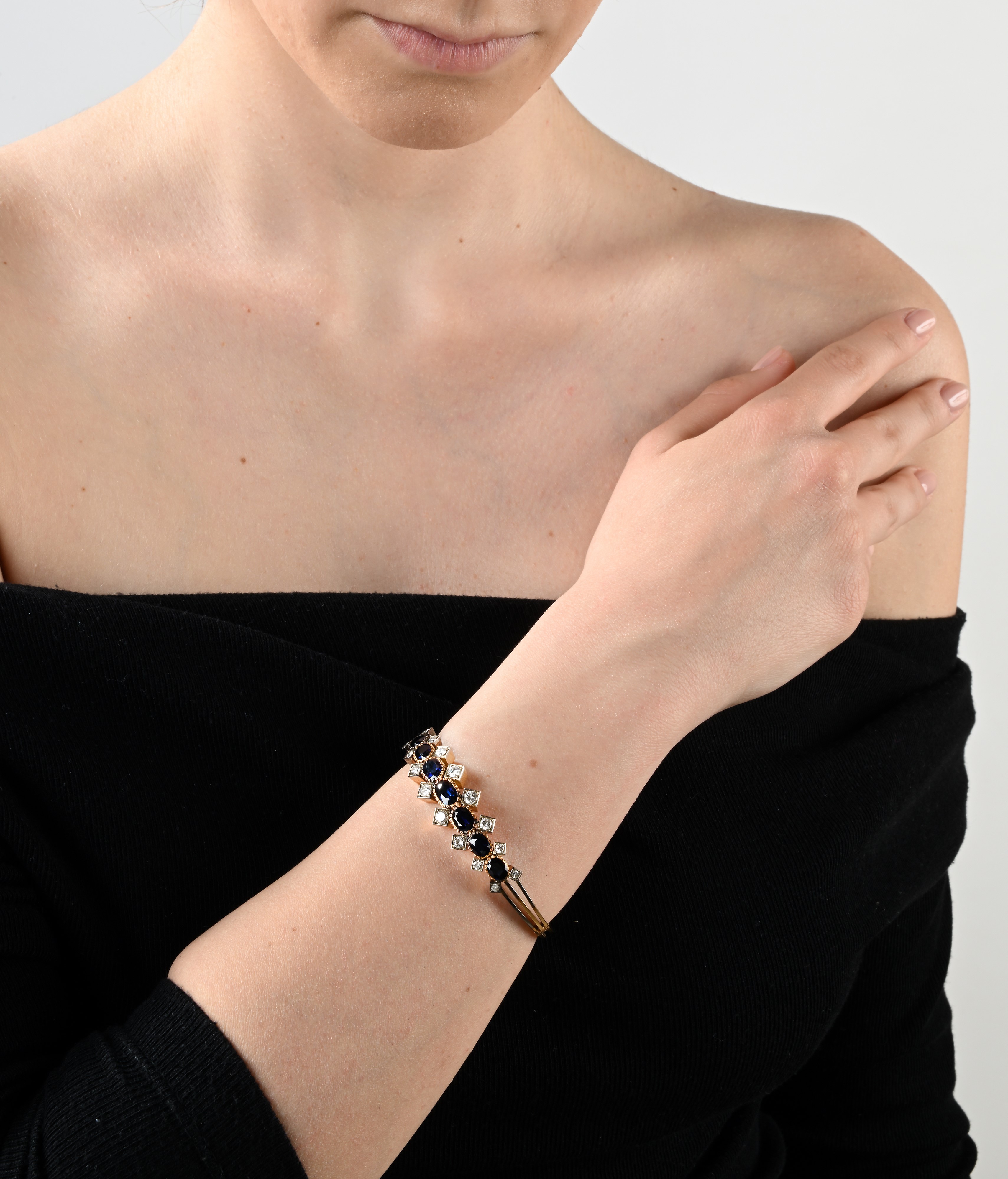 Bracciale Rigido in Oro, Zaffiri e Brillanti