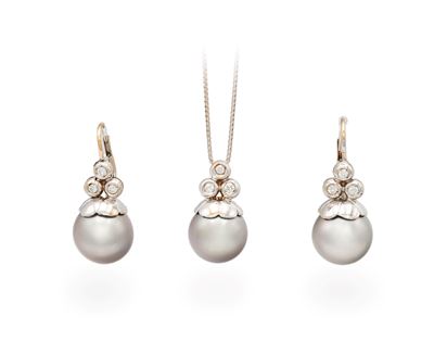 Parure Pendente ed Orecchini in Oro, Brillanti e Perle Tahiti