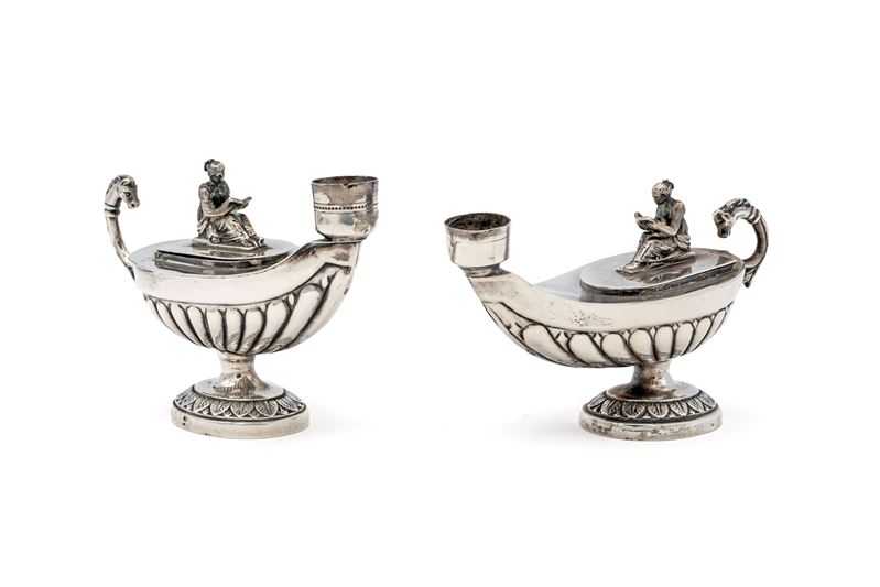 Coppia di Piccole Lucerne in Argento, XX Secolo