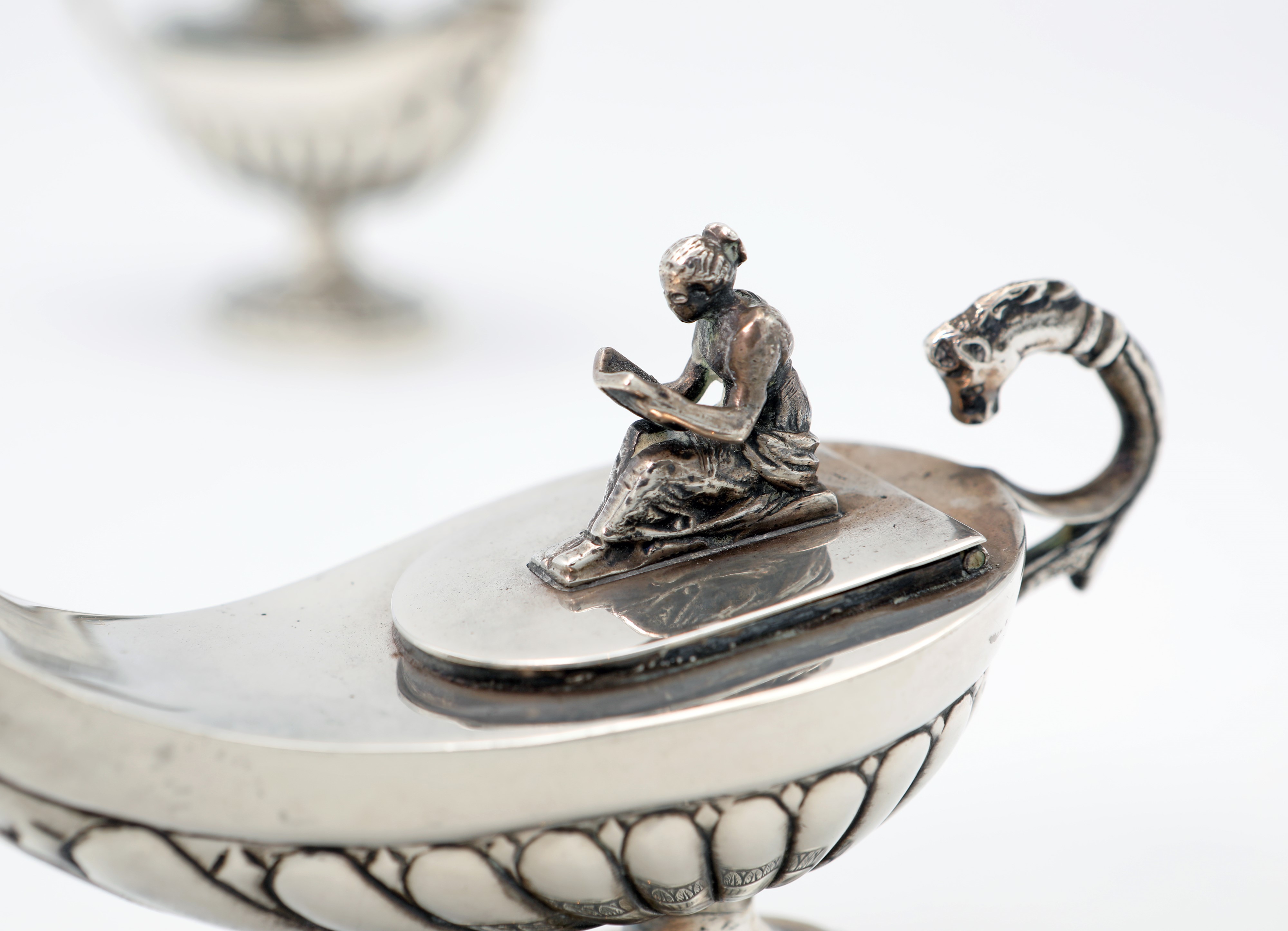 Coppia di Piccole Lucerne in Argento, XX Secolo