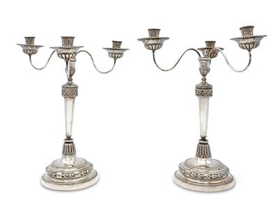 Coppia di Candelabri a Doppio Uso in Argento a Tre Luci