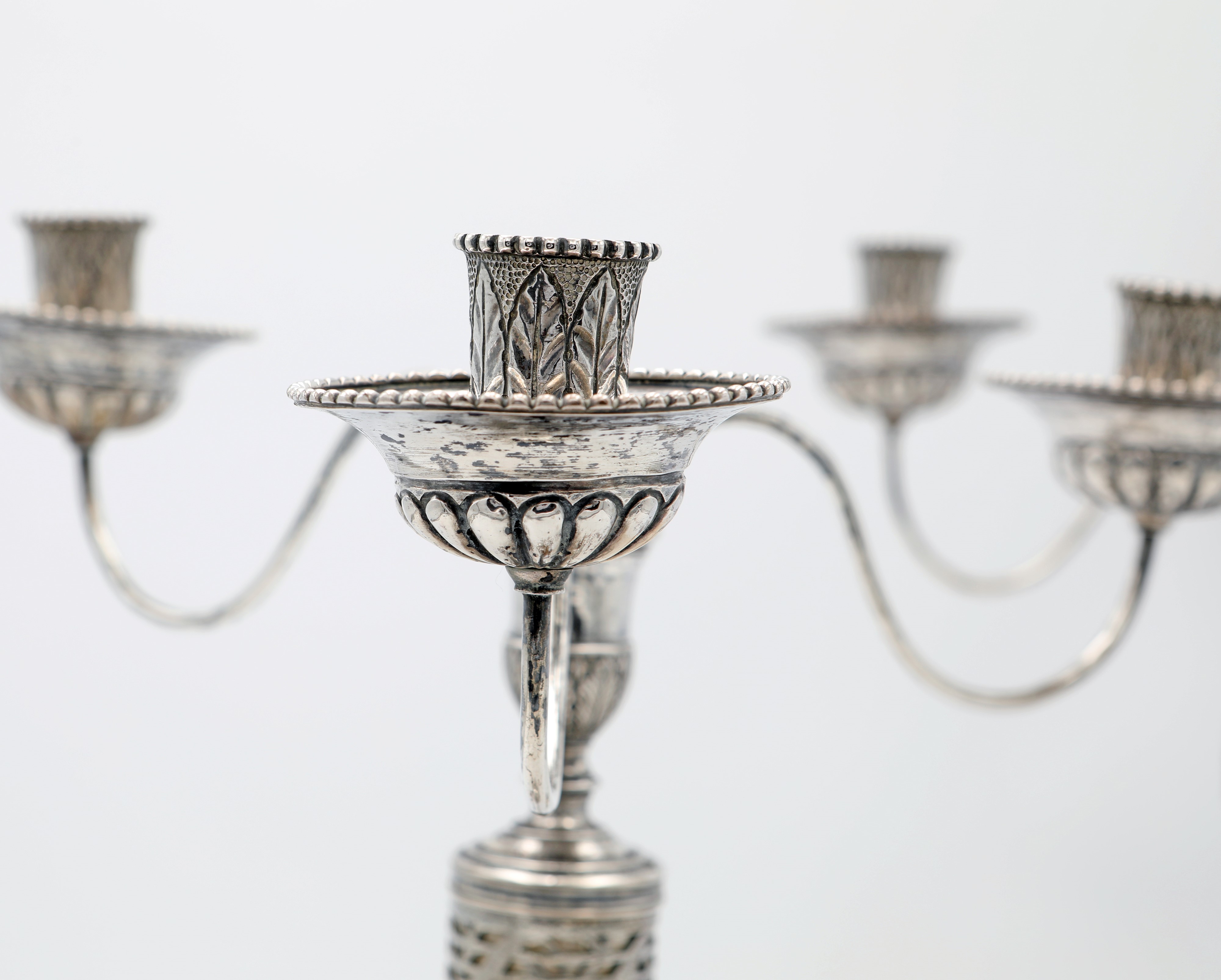 Coppia di Candelabri a Doppio Uso in Argento a Tre Luci