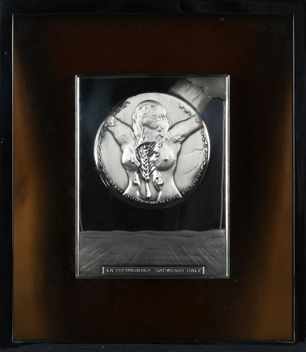 Salvador Dalì - La Fecundidad. Bassorilievo in argento 925/000 in edizione limitata a 770 esemplari.