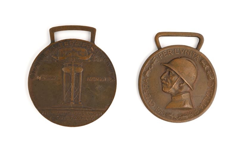2 Medaglie in Bronzo della Prima Guerra Mondiale. Vittorio Emanuele III. 1) Guerra per L'unità D'...
