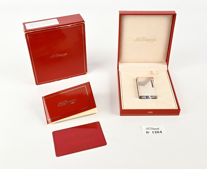 Dupont, Accendino in metallo placcato in argento con astuccio originale
