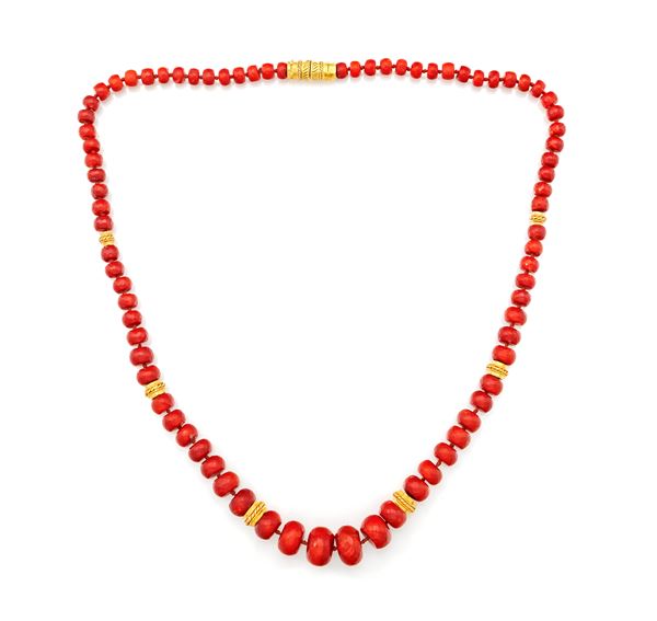 Collana di corallo rosso ed oro