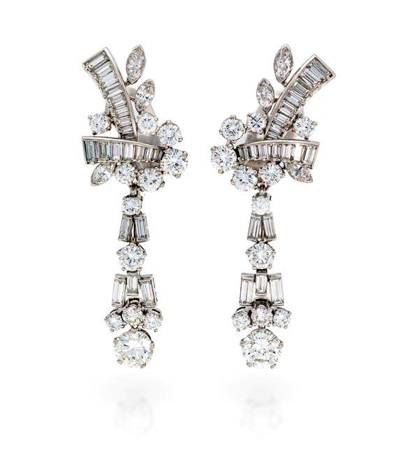 Coppia di orecchini in platino e brillanti