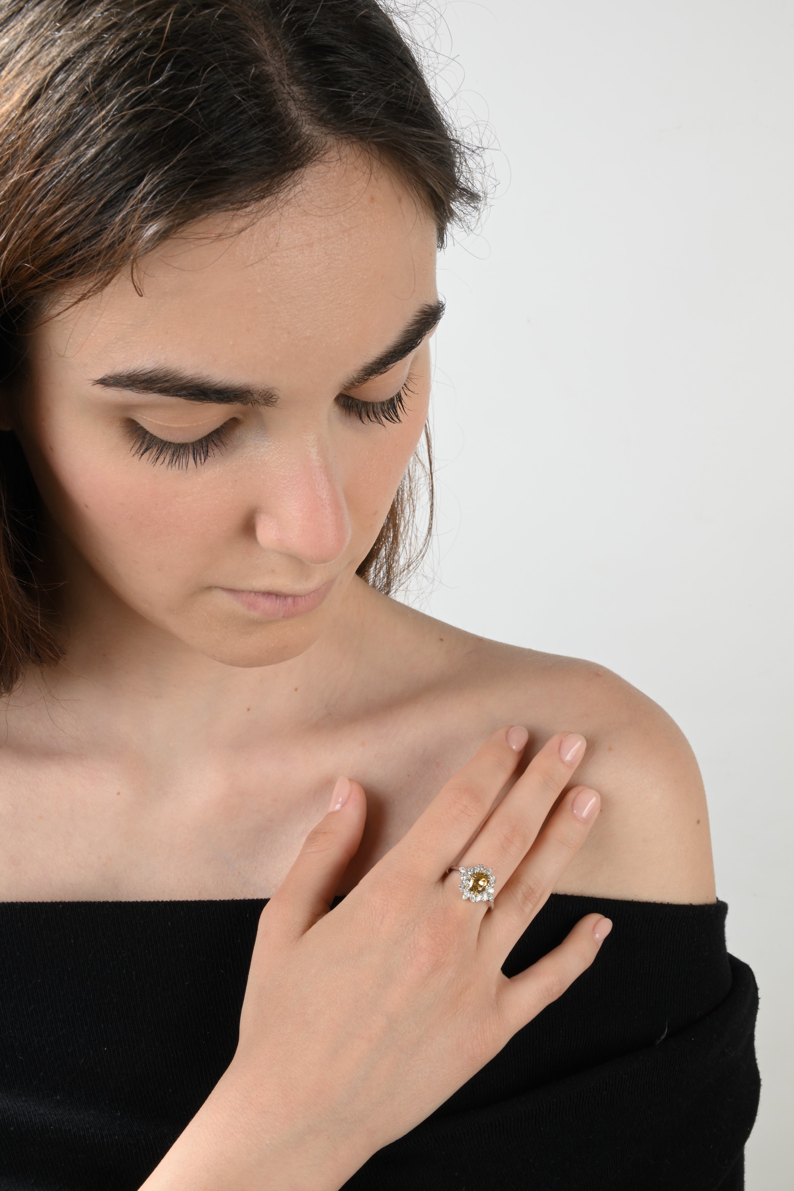 Anello in Oro, Diamante Fancy e Brillanti