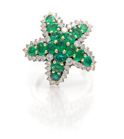Anello a Stella in Oro, Brillanti e Smeraldi