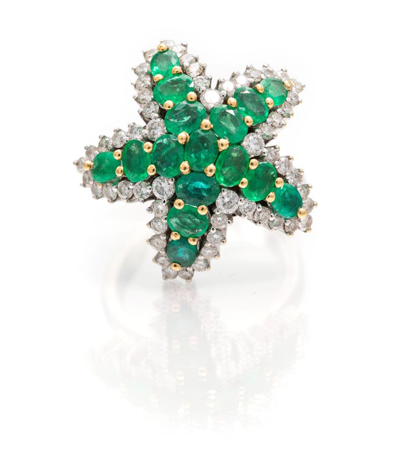 Anello a Stella in Oro, Brillanti e Smeraldi