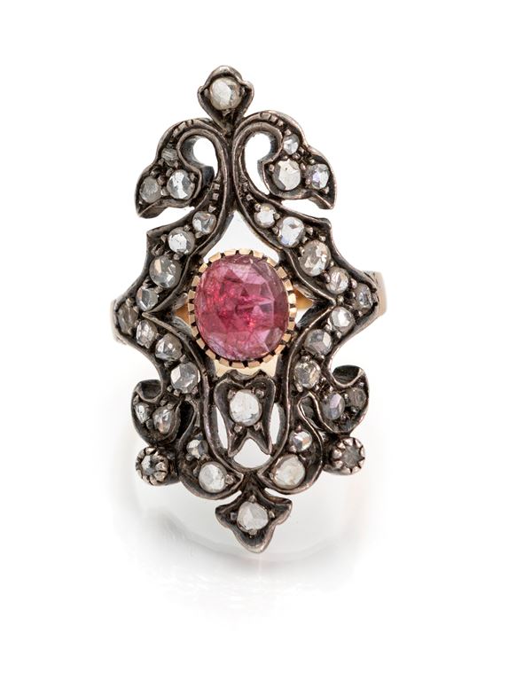 Anello antico in oro, argento, diamanti e rubino