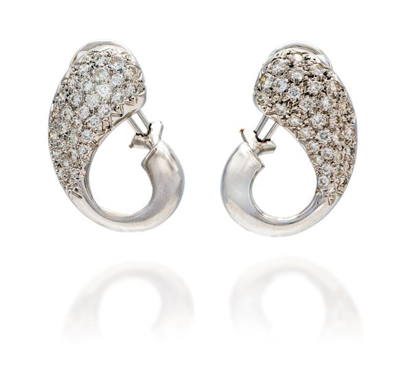 Coppia di orecchini in oro e brillanti