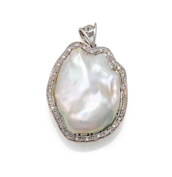 Pendente in oro perla e brillanti