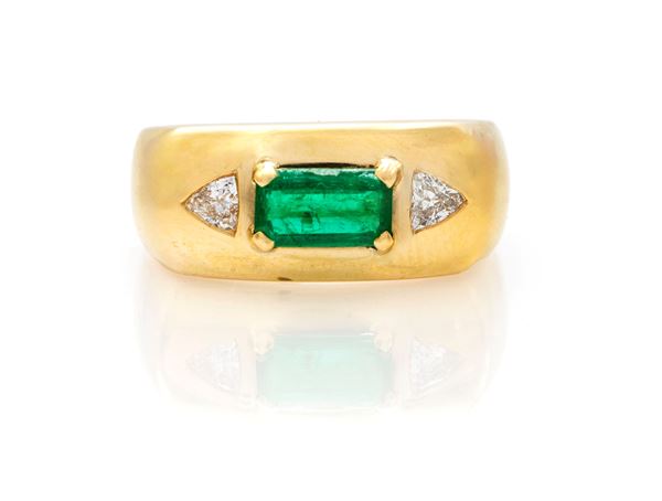 Anello da uomo in oro, smeraldo e brillanti