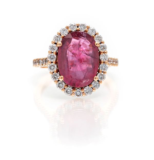 Anello in oro rosa, brillanti e rubino