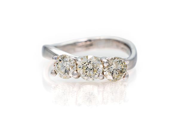 Anello trilogy in oro e brillanti