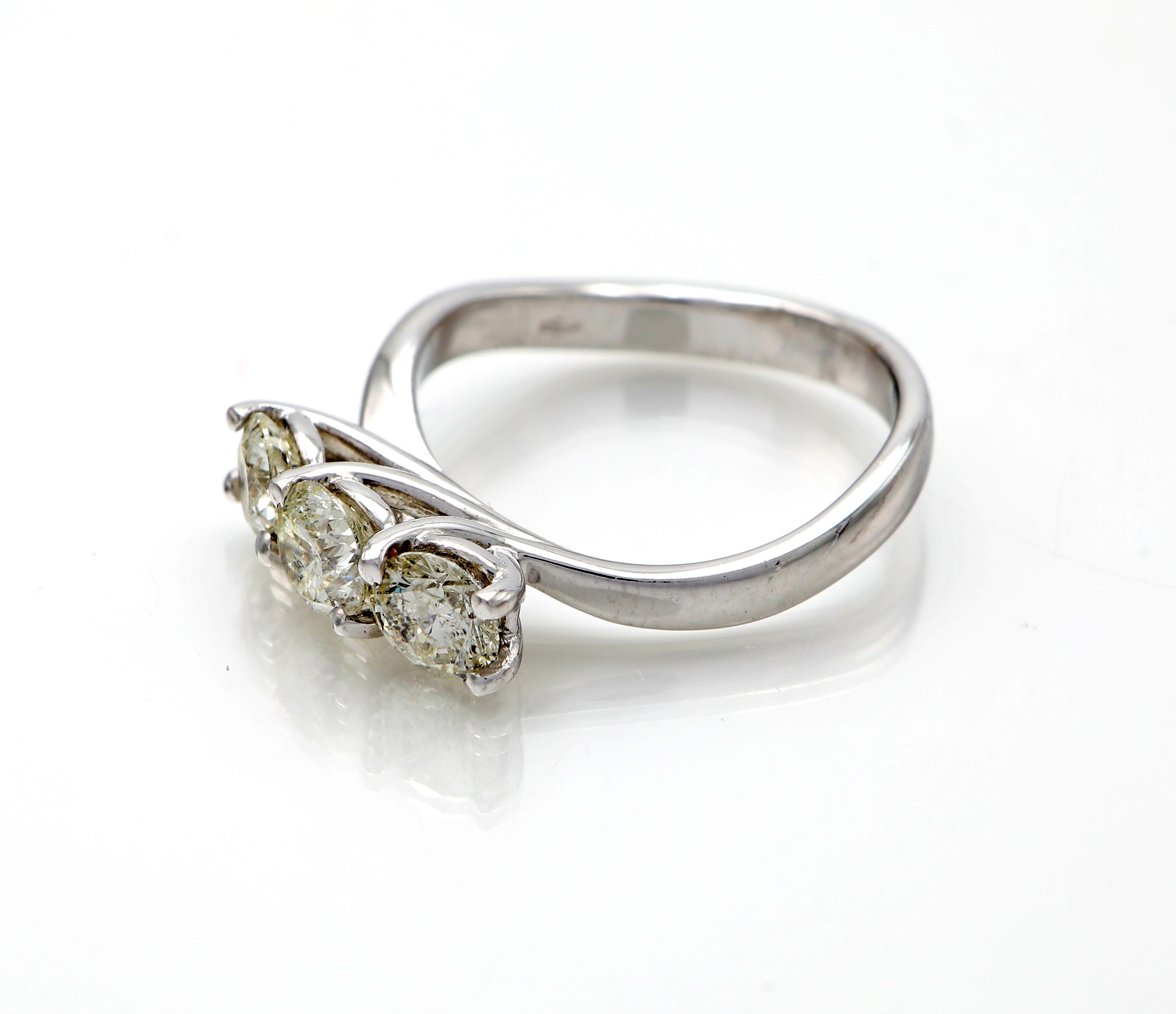 Anello Trilogy in Oro e Brillanti