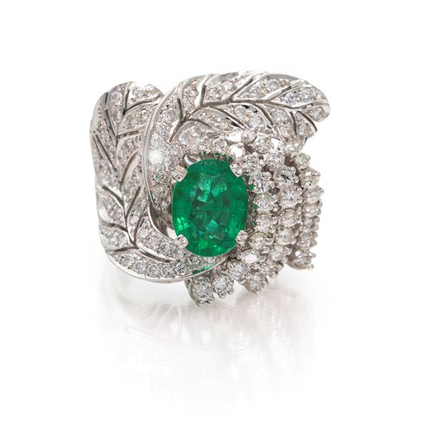 Anello a fiore in oro, smeraldo e brillanti