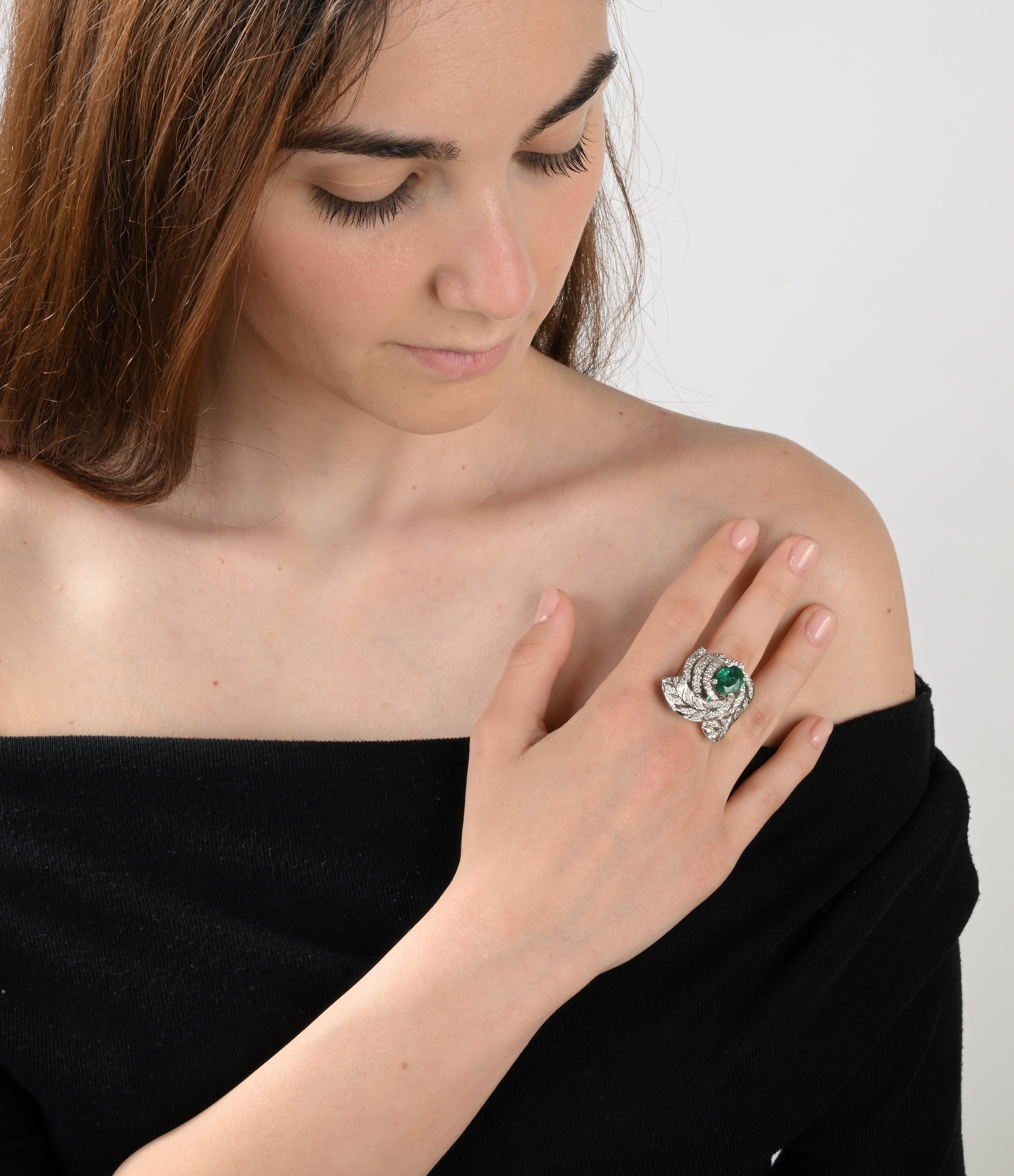 Anello a Fiore in Oro, Smeraldo e Brillanti