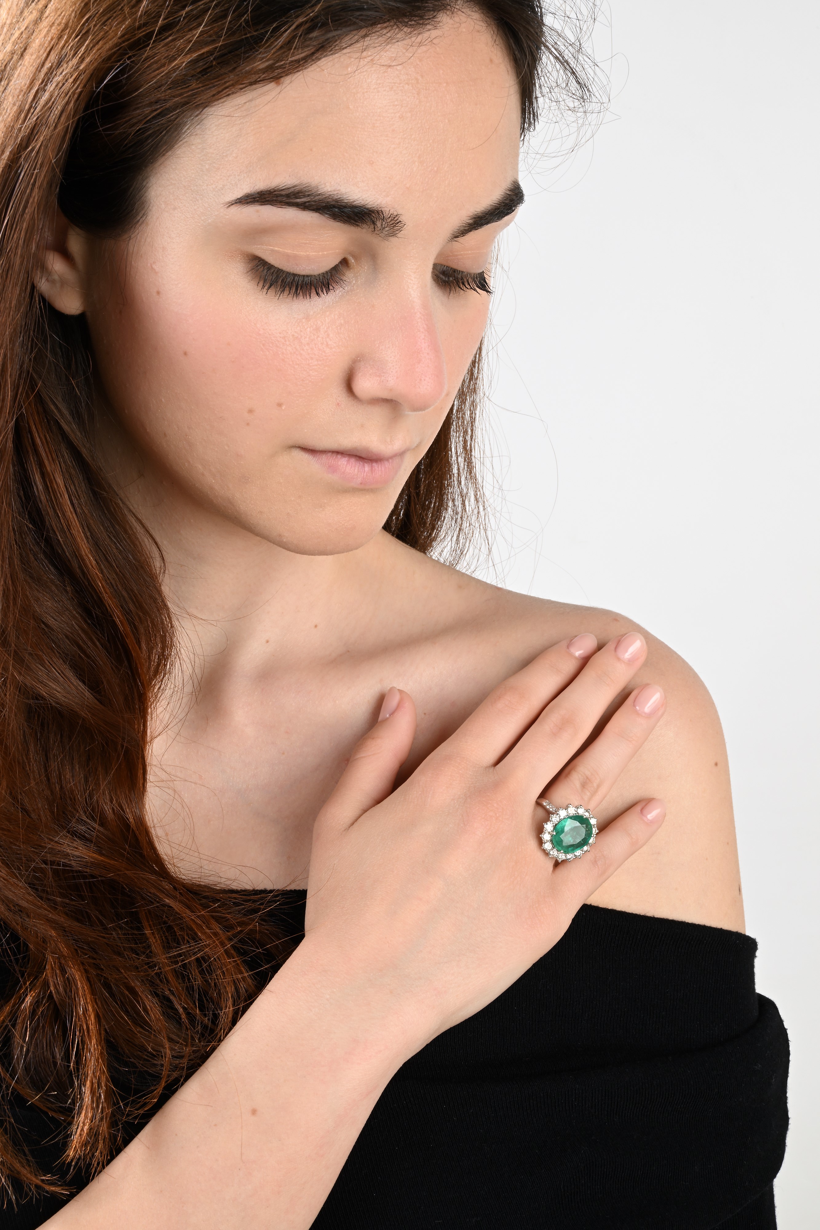 Anello in Oro, Smeraldo Centrale e Brillanti