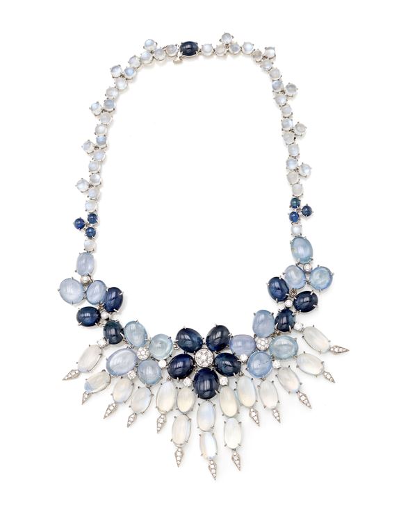 Importante pettorale in oro, zaffiri Ceylon, zaffiri Burma, brillanti e pietre di luna.