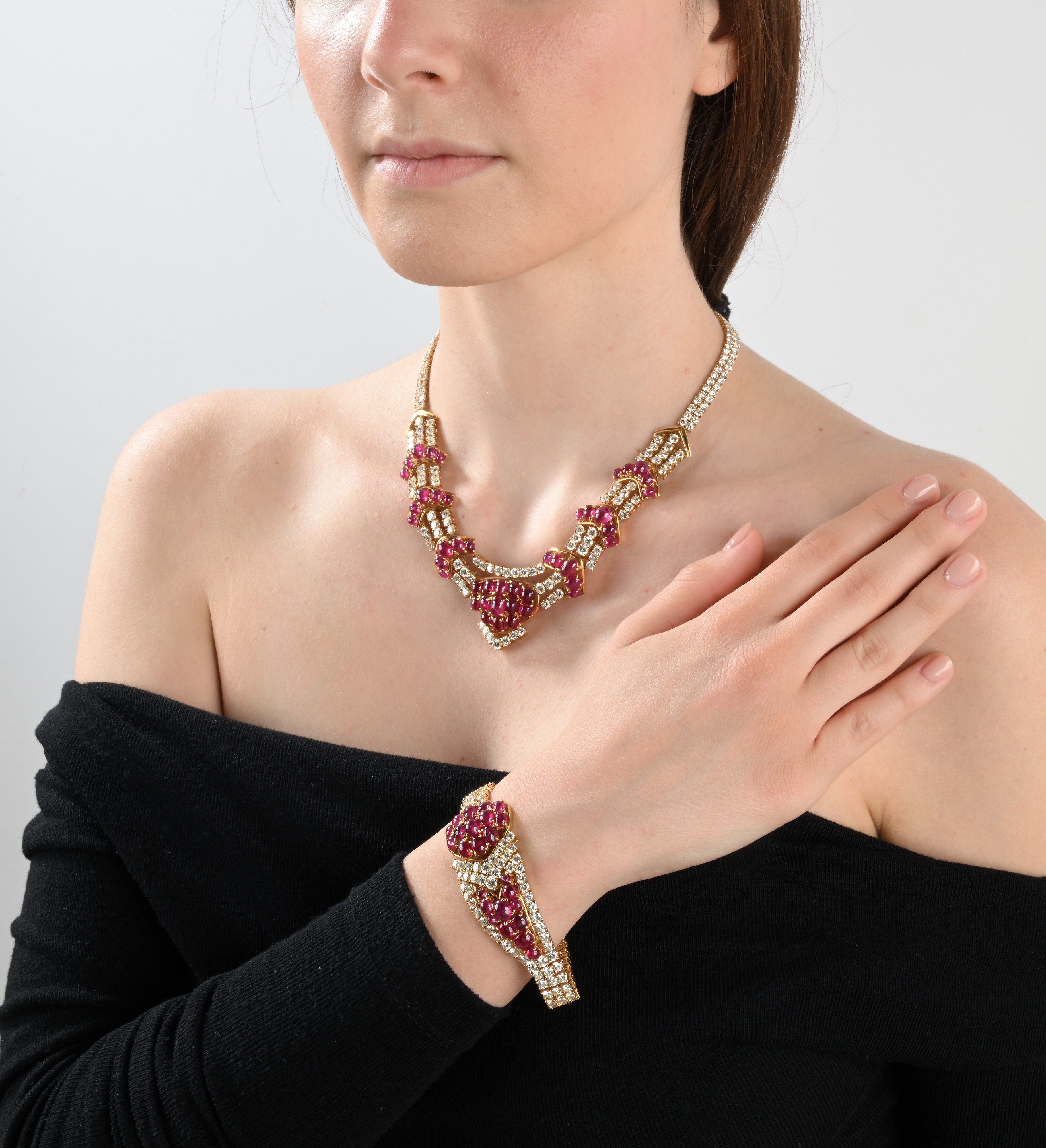Importante Parure di Pettorale e Bracciale in Oro, Brillanti e Rubini Burma