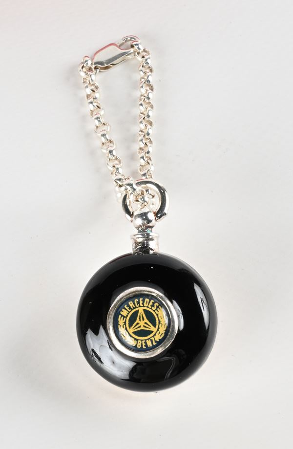 Portachiavi Mercedes in argento e plastica  - Asta ASTA A TEMPO - Penne e Accessori da Scrivania - Casa d'Aste Arcadia