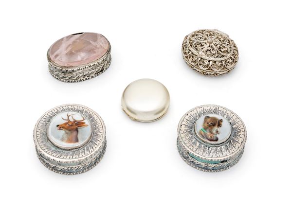 Cinque portapillole in argento diversi