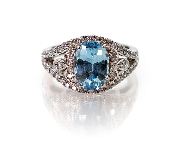 Anello in oro, acquamarina e brillanti