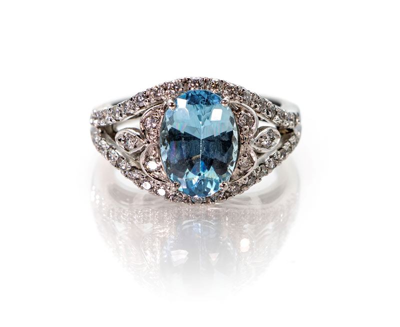 Anello in Oro, Acquamarina e Brillanti