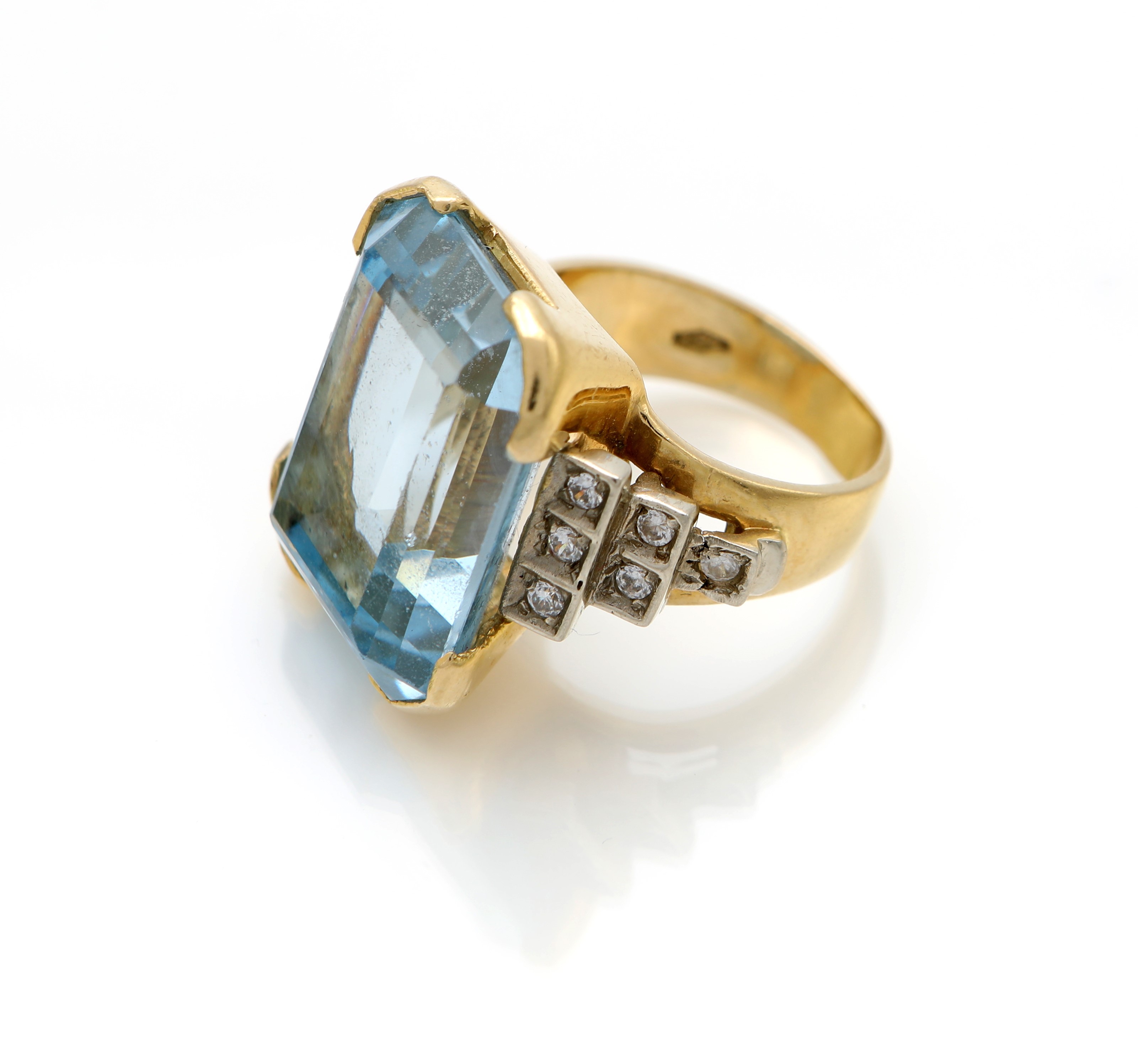 Anello in Oro, Topazio Azzurro e Brillanti