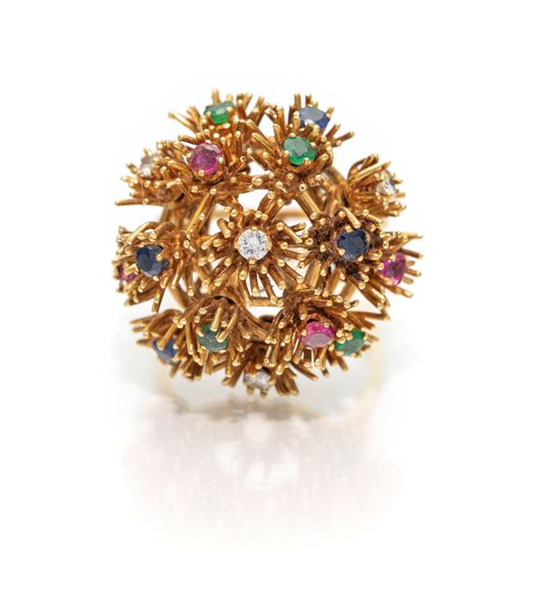 Anello a fiori in oro, rubini, zaffiri, smeraldi e brillanti