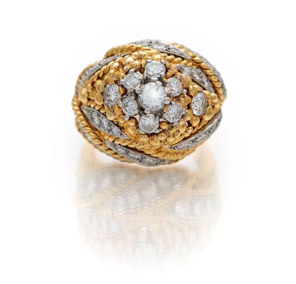 Anello a cupola in oro e brillanti