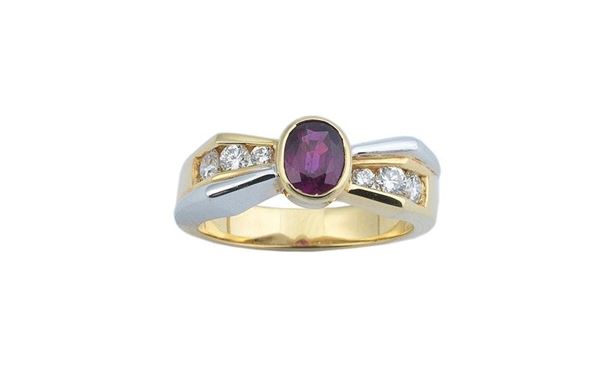 ANELLO ORO GIALLO CON RUBINO E BRILLANTI