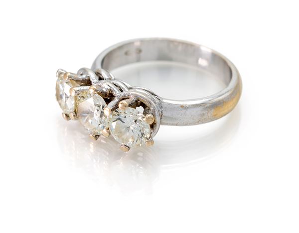 Anello trilogy in oro e brillanti