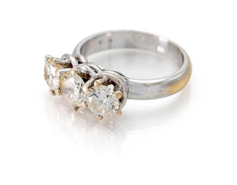 Anello trilogy in oro e brillanti