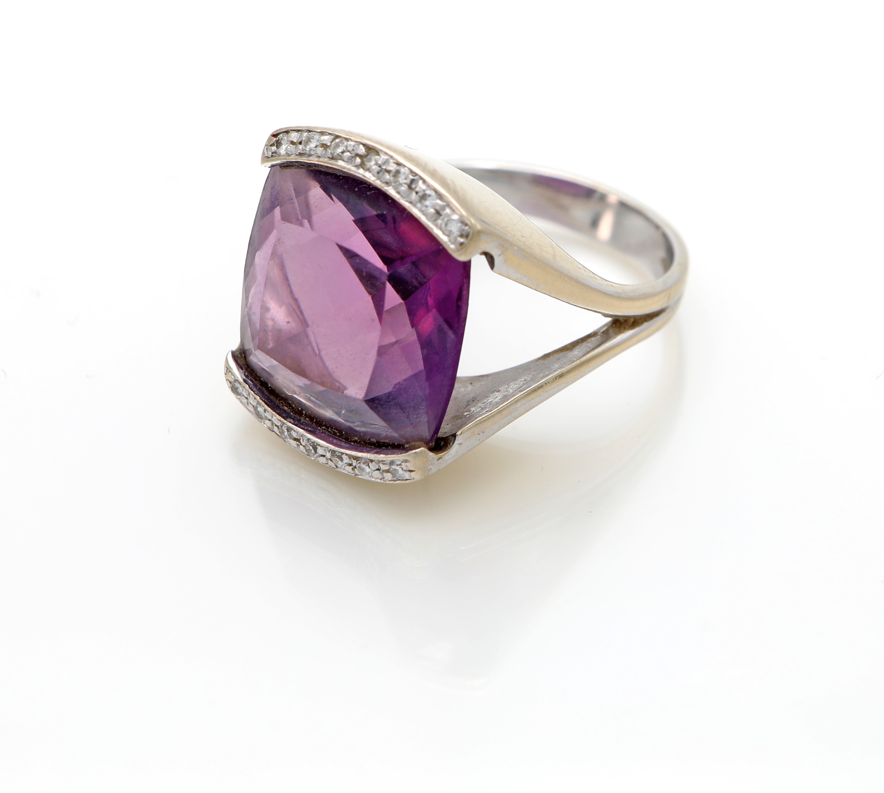 Anello a Sigillo in Oro, Ametista e Brillanti