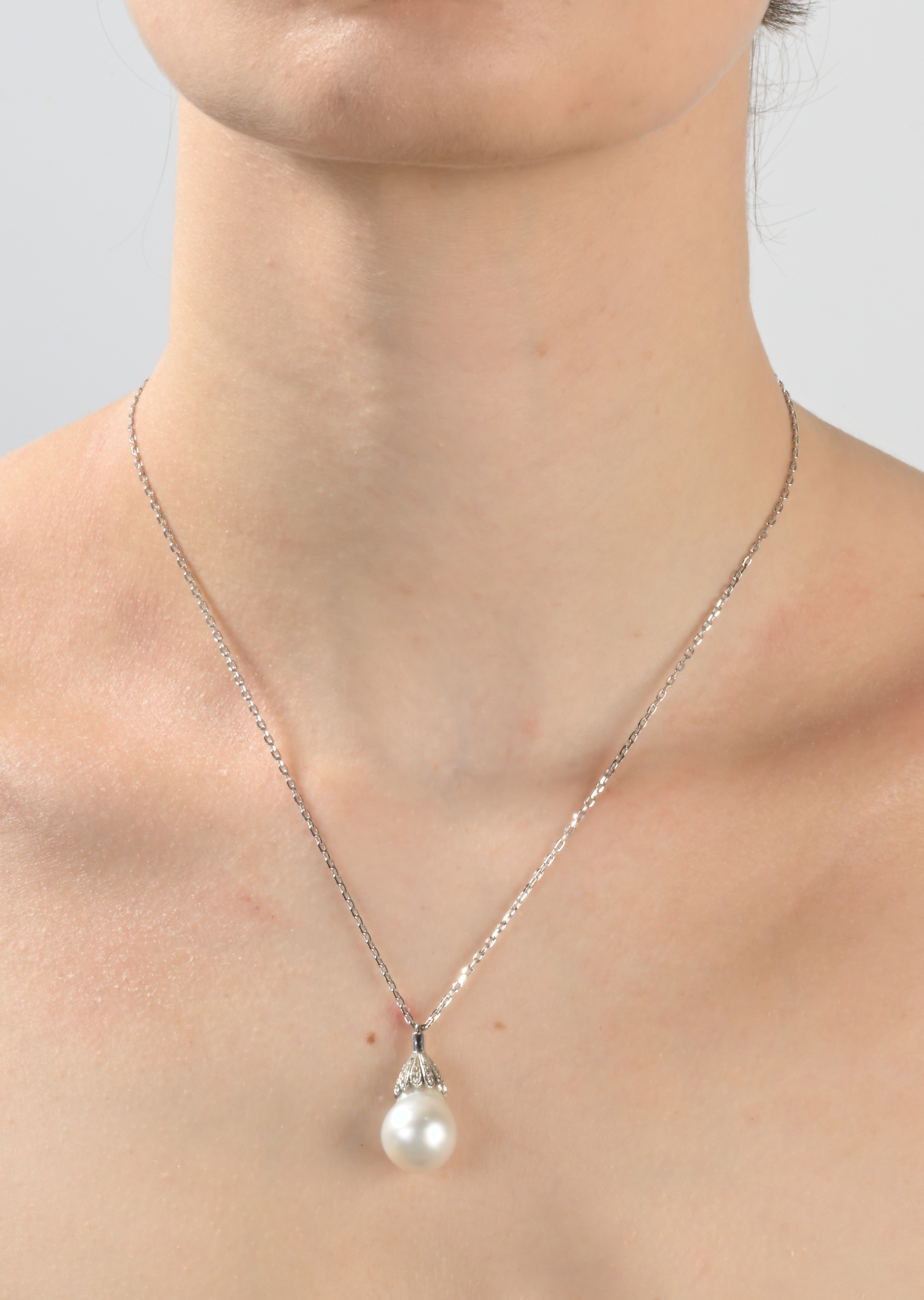 Pendente in oro e perla con catena in oro UNOAERRE